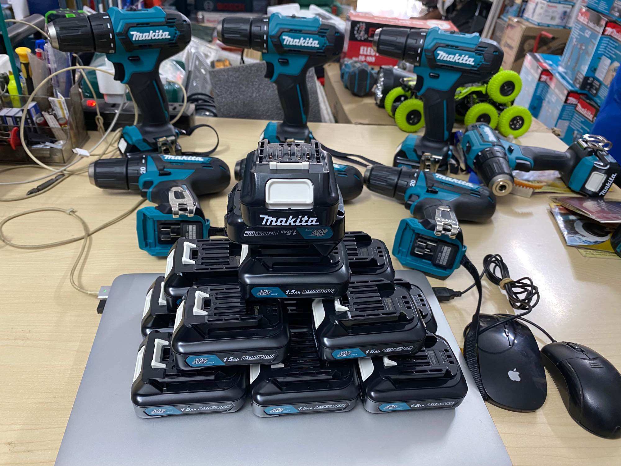 (CHÍNH HÃNG) PIN MAKITA BL1016B(LI-ION, 12V, 1.5AH)