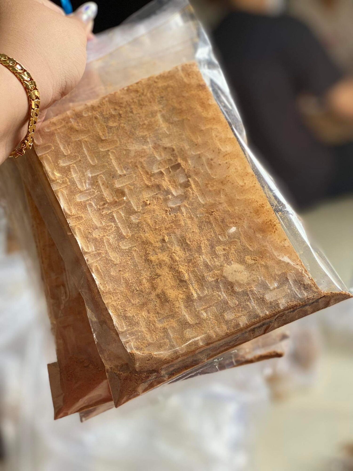 Bánh trâng xike lắc muối tôm