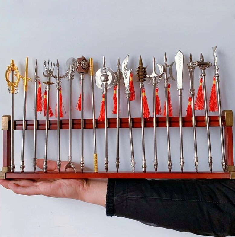 Bộ mô hình 18 binh khí trong tam quốc diễn nghĩa tây du kí phong thần .