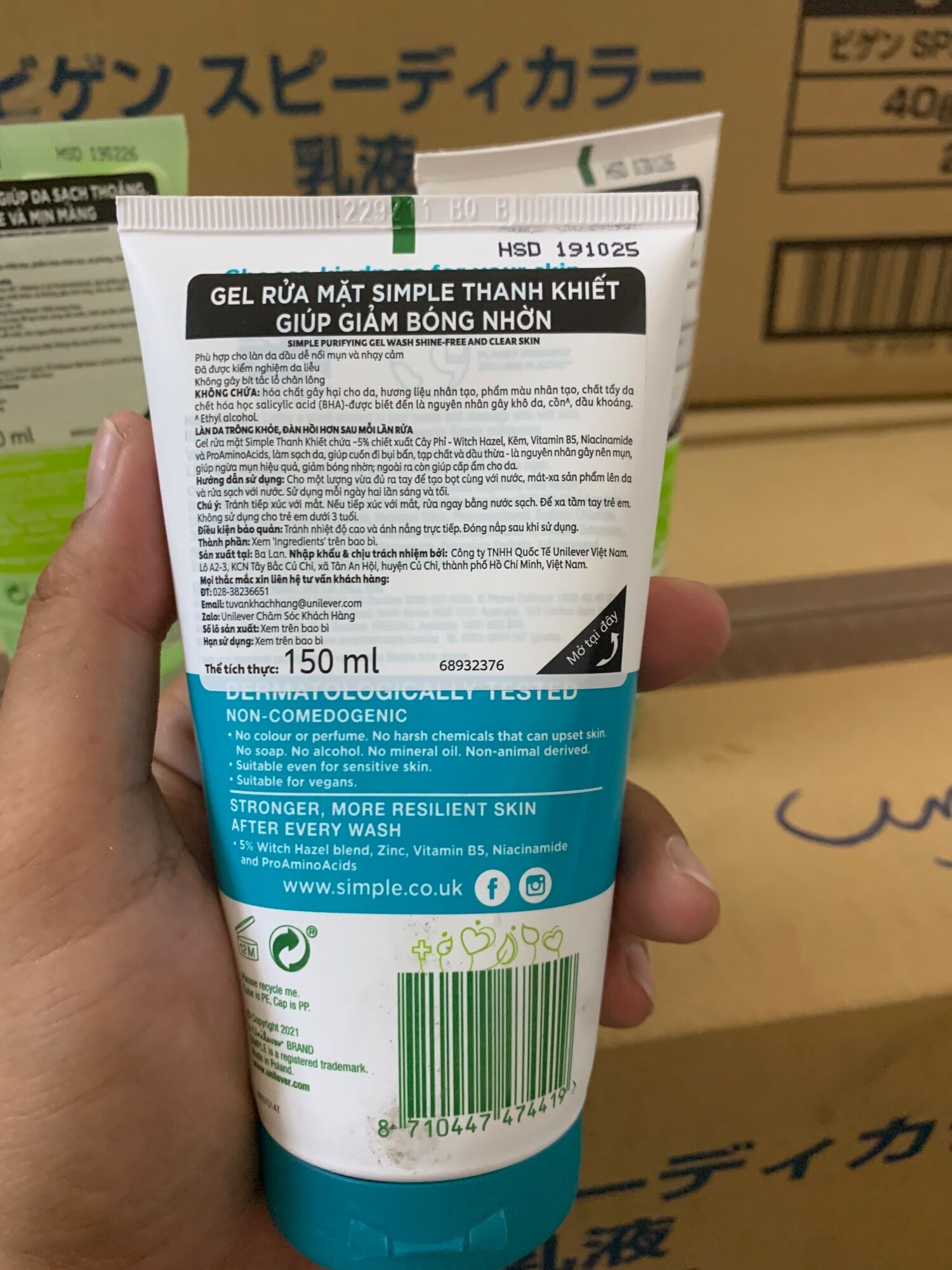 Sữa rửa mặt Simple giúp sạch da khô thoáng 150ml