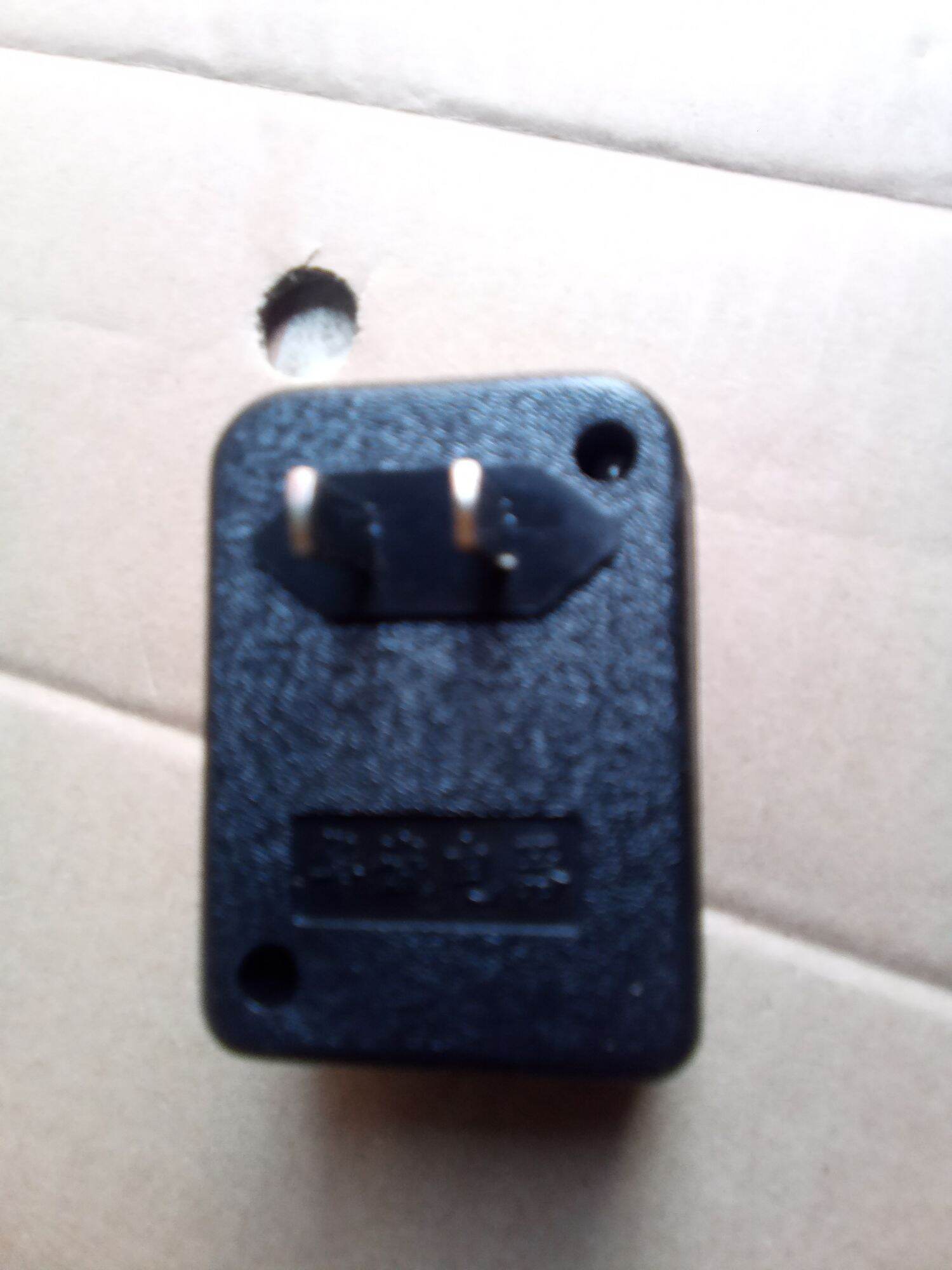 220/110 V Power Adapter with 50W Capacity