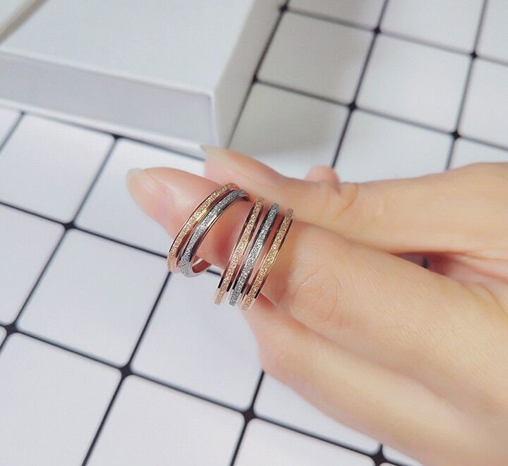 Nhẫn titan phun cát bảng mỏng không đen