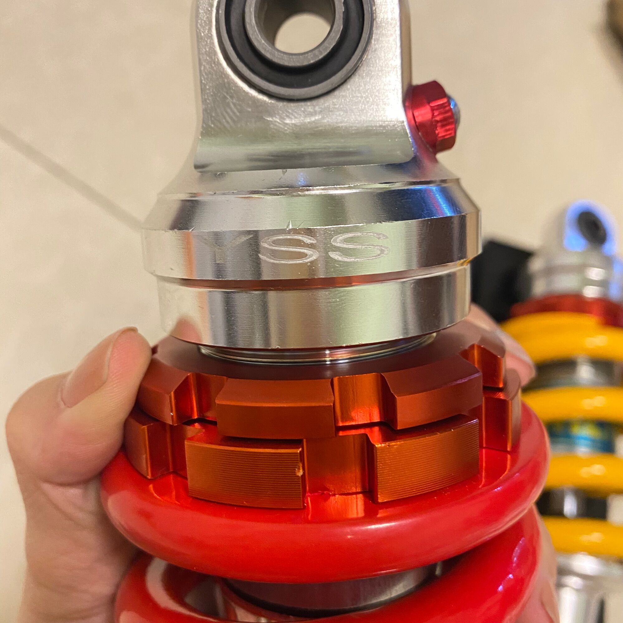 Phuộc nhún sau Ex 135 và Ex 150