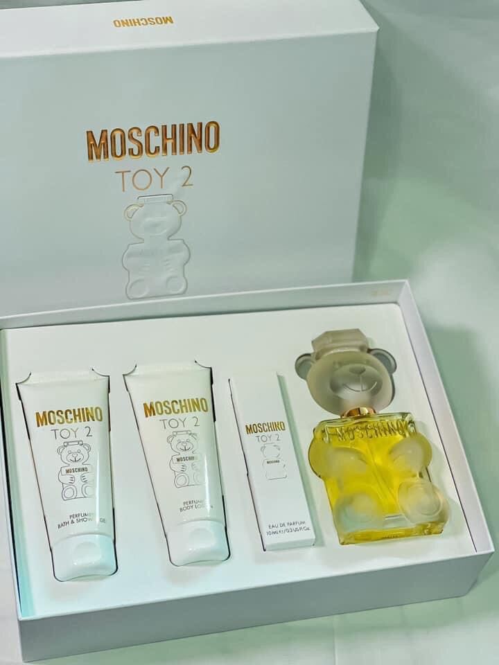 Set Nước Hoa Nữ Moschino Toy 2 EDP (100ml + Bath & Shower Gel 100ml + Body Lotion 100ml + Mini 10ml)