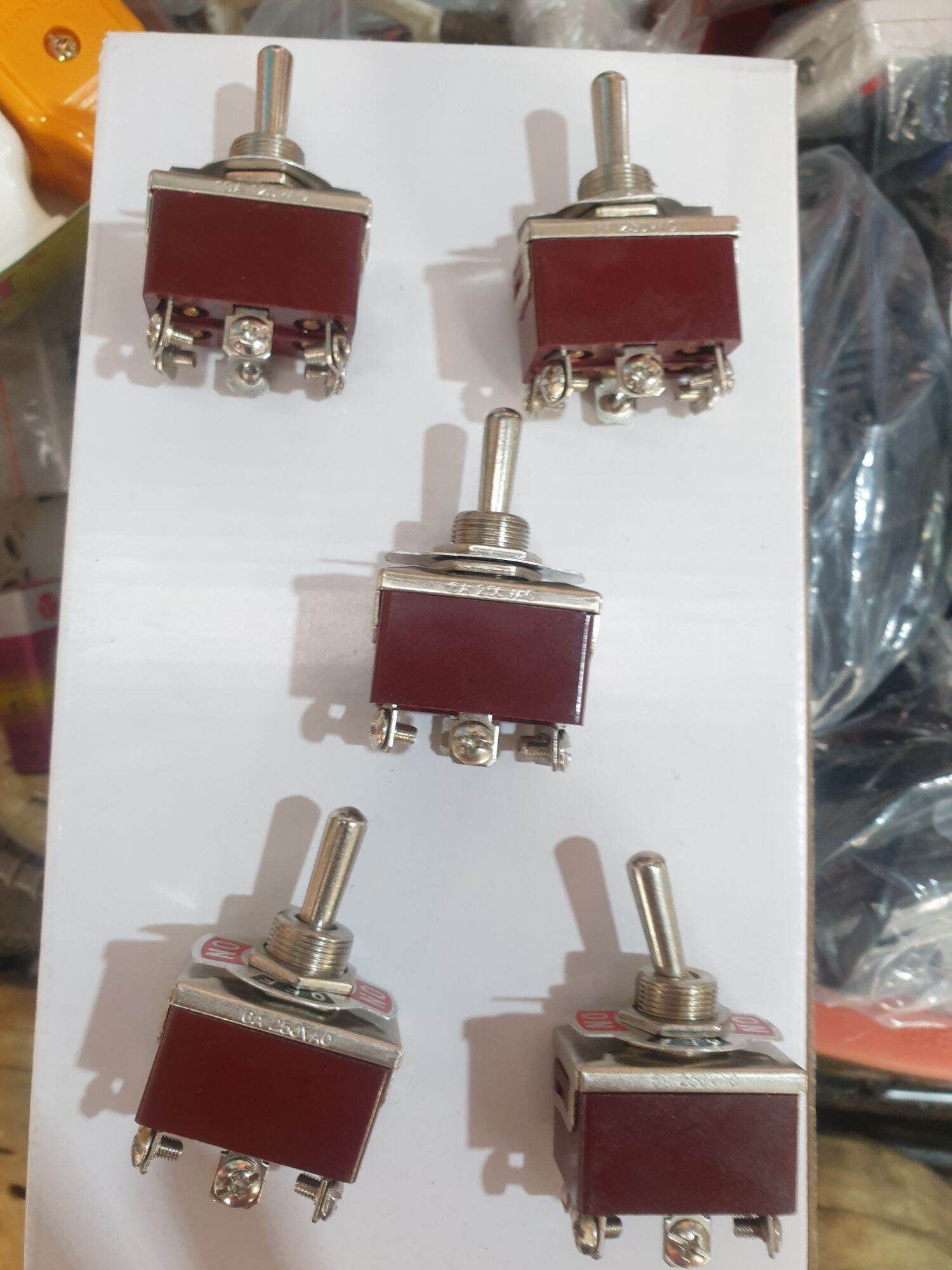 5 cái công tắc 6 chân nâu