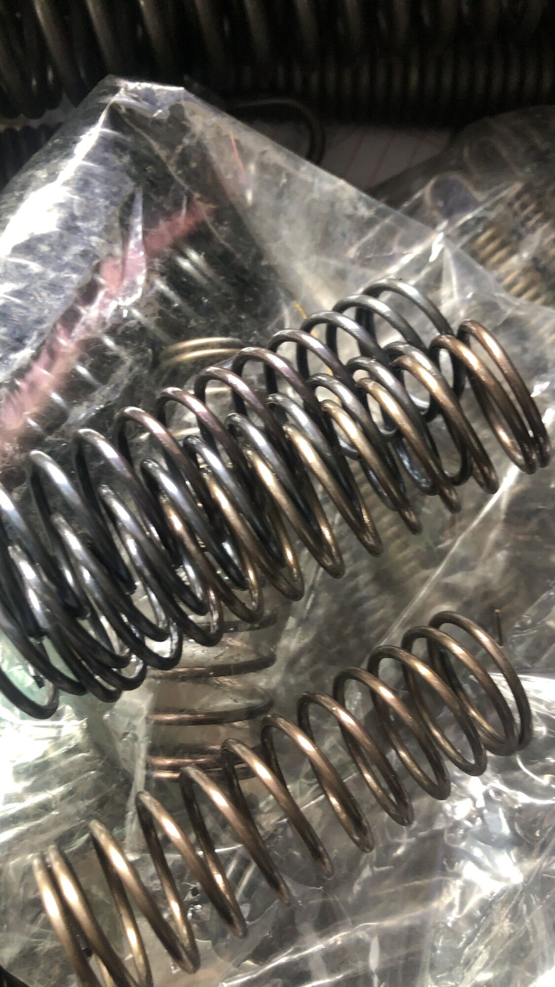 Lò xo nén phi 28(sợi 2;3mm dài 30cm.Nhận làm theo yêu cầu )👍🏻👍🏻👍🏻