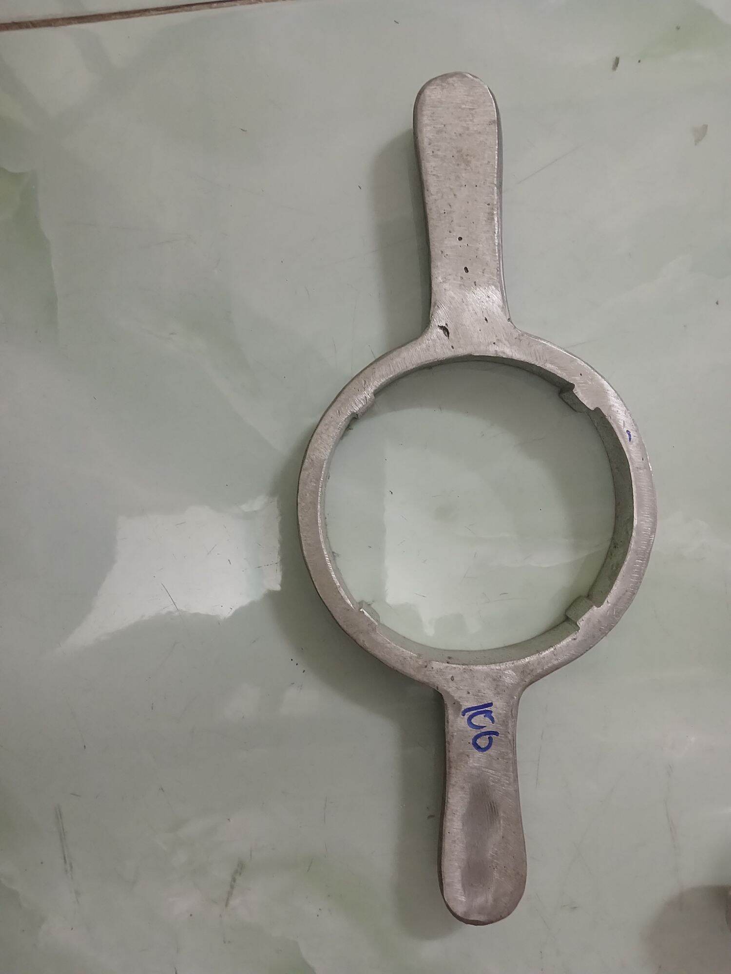 Cây xiết nắp bình nước lớn( nhôm) size .110
