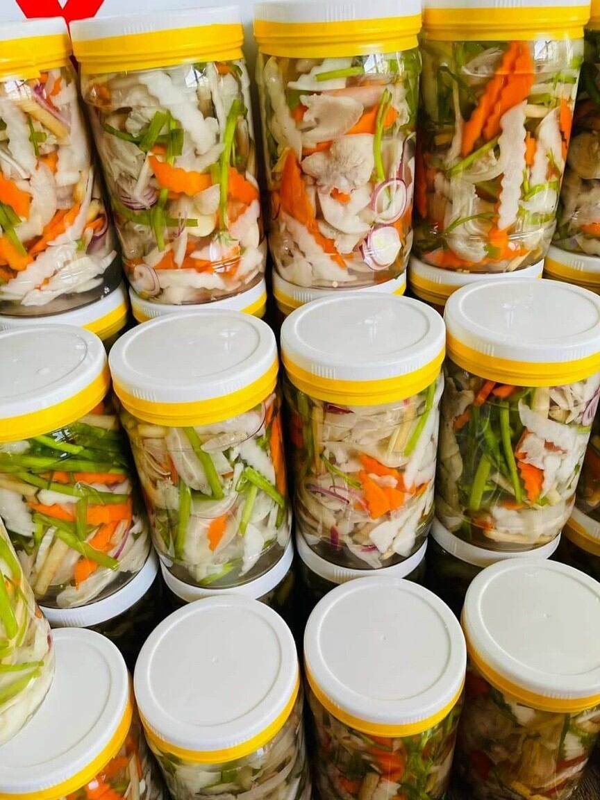 Tai heo ngâm chua ngọt 900g