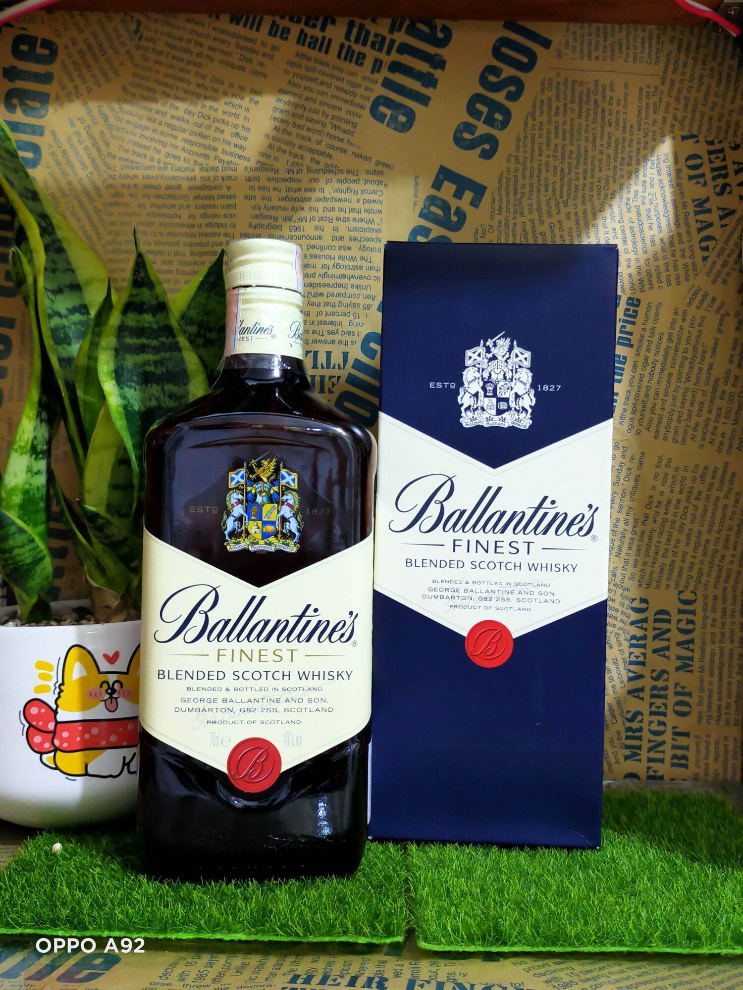 Vỏ chai thủy tinh màu Ballentines Finest dáng hộp đẹp