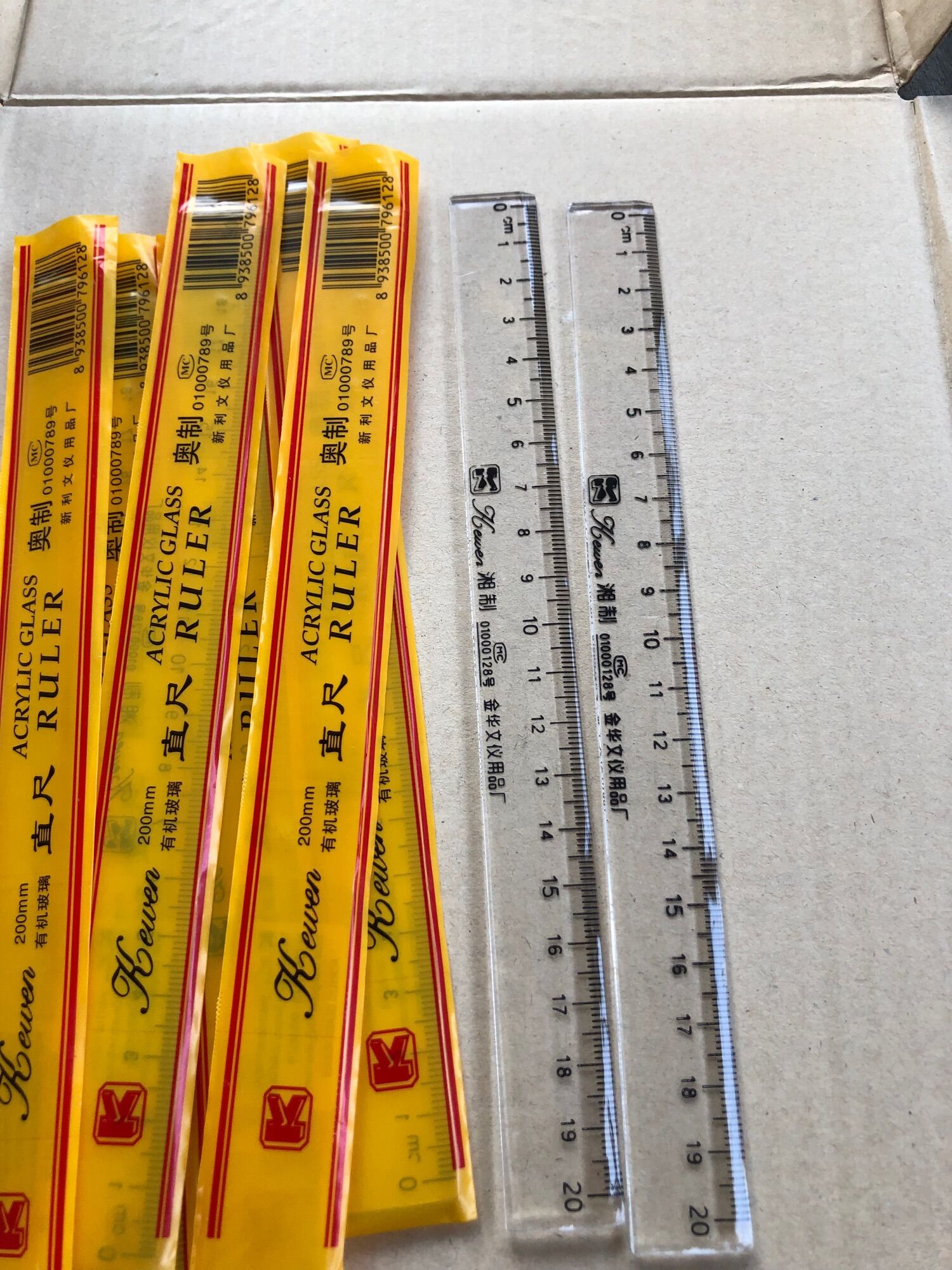 Thước thẳng 20 cm, Số khắc rõ ràng