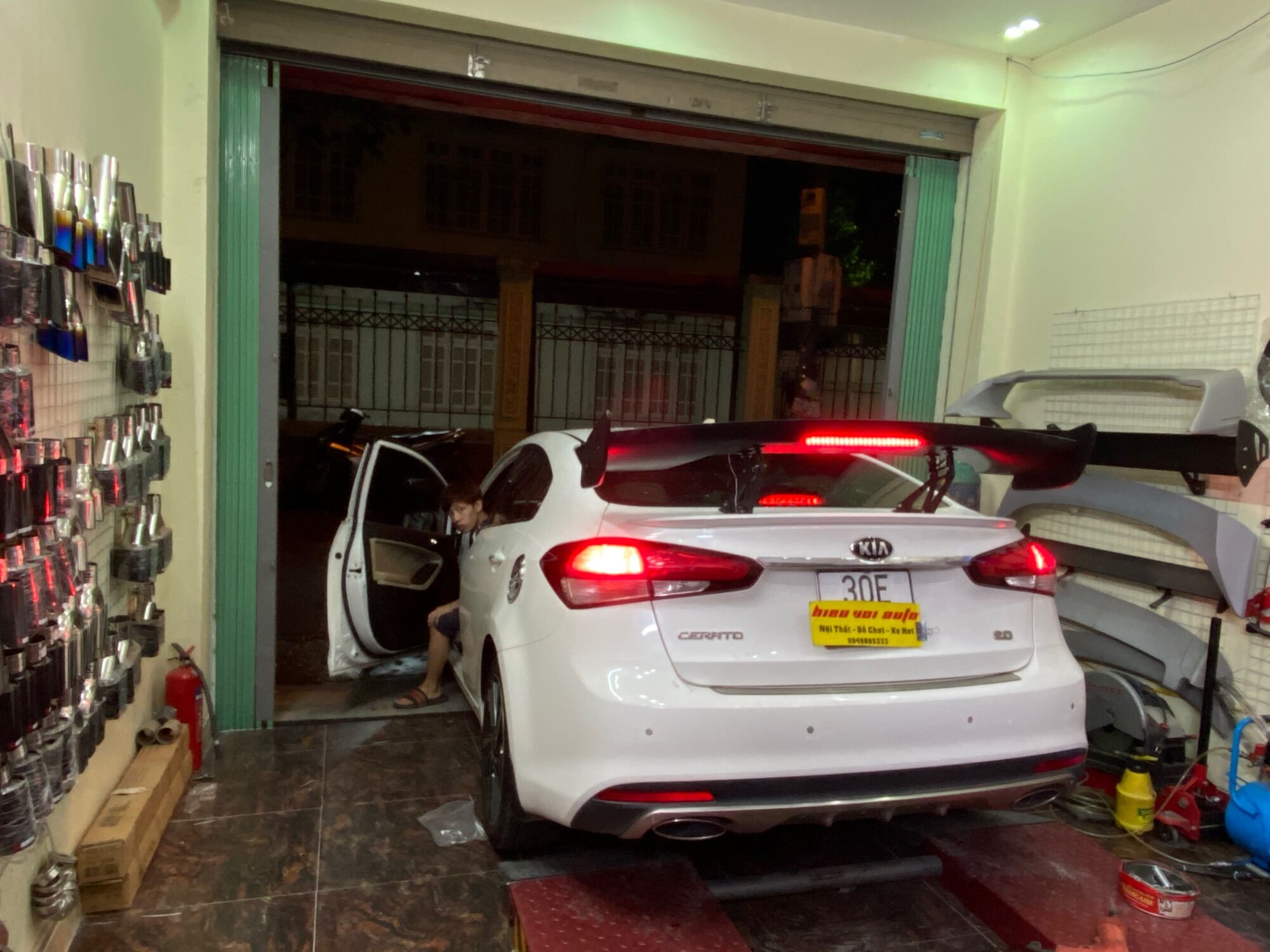 Đuôi gió thể thao xe ô tô