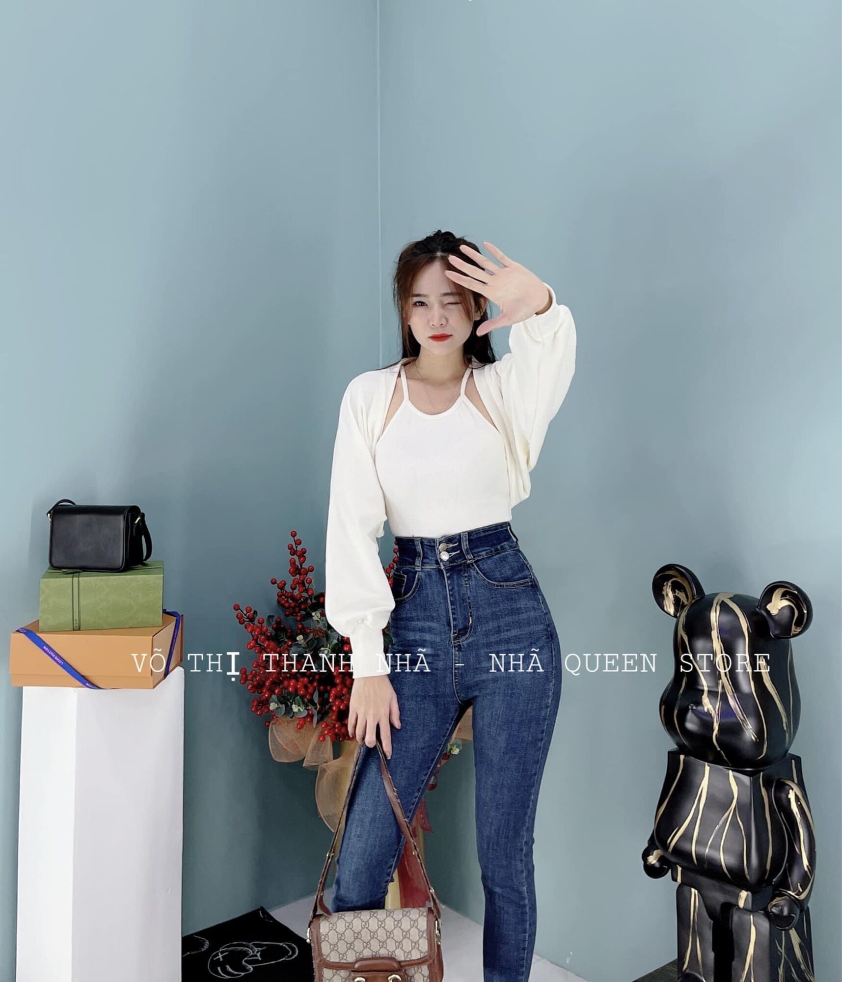 Jeans dài 2 nút lưng cao + set 2 món yếm khoác cánh dơi