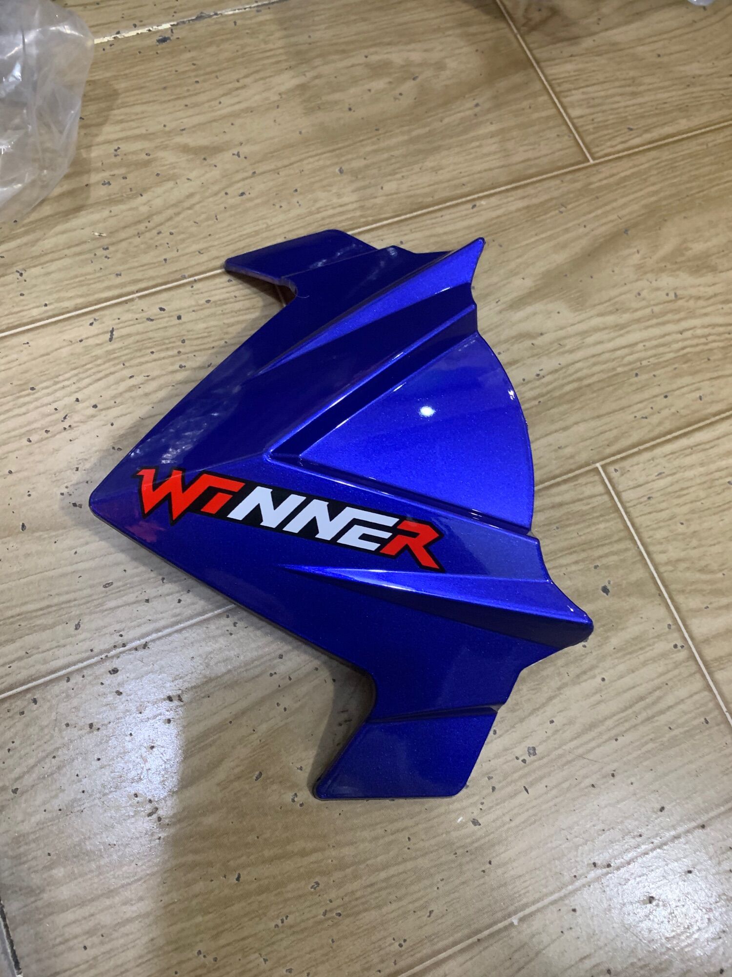 Chắn gió xe winner v1 màu xanh đậm