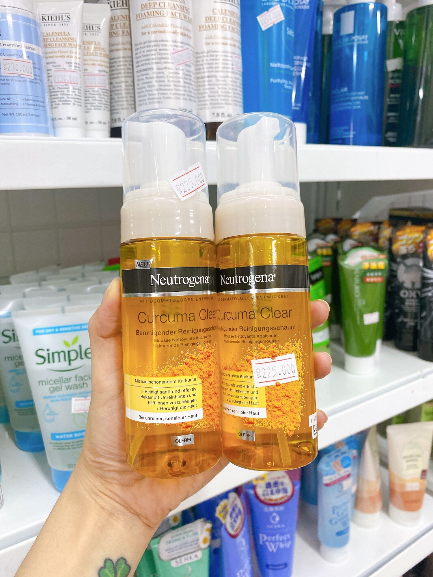 SỬA RỬA MẶT NGHỆ NEUTROGENA CURCUMA CLEAR