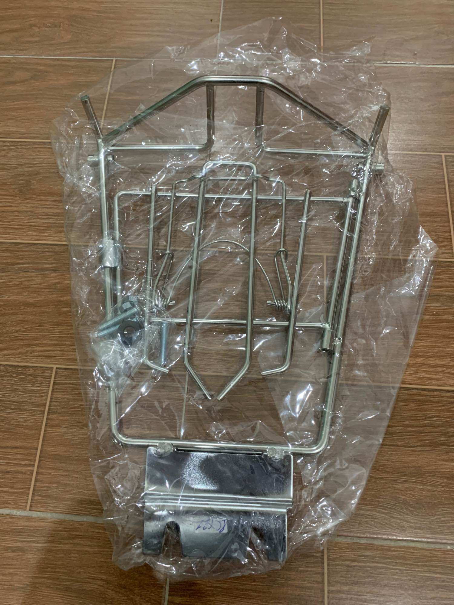 Baga võng trước giữa xe PCX 2021 đến 2024 giá rẻ mẫu mã đẹp-sản rất dễ dàng thao tác tự mình lắp đặt cũng như khi tháo dỡ-shop có đủ các đời xe khi bạn yêu cầu nhé