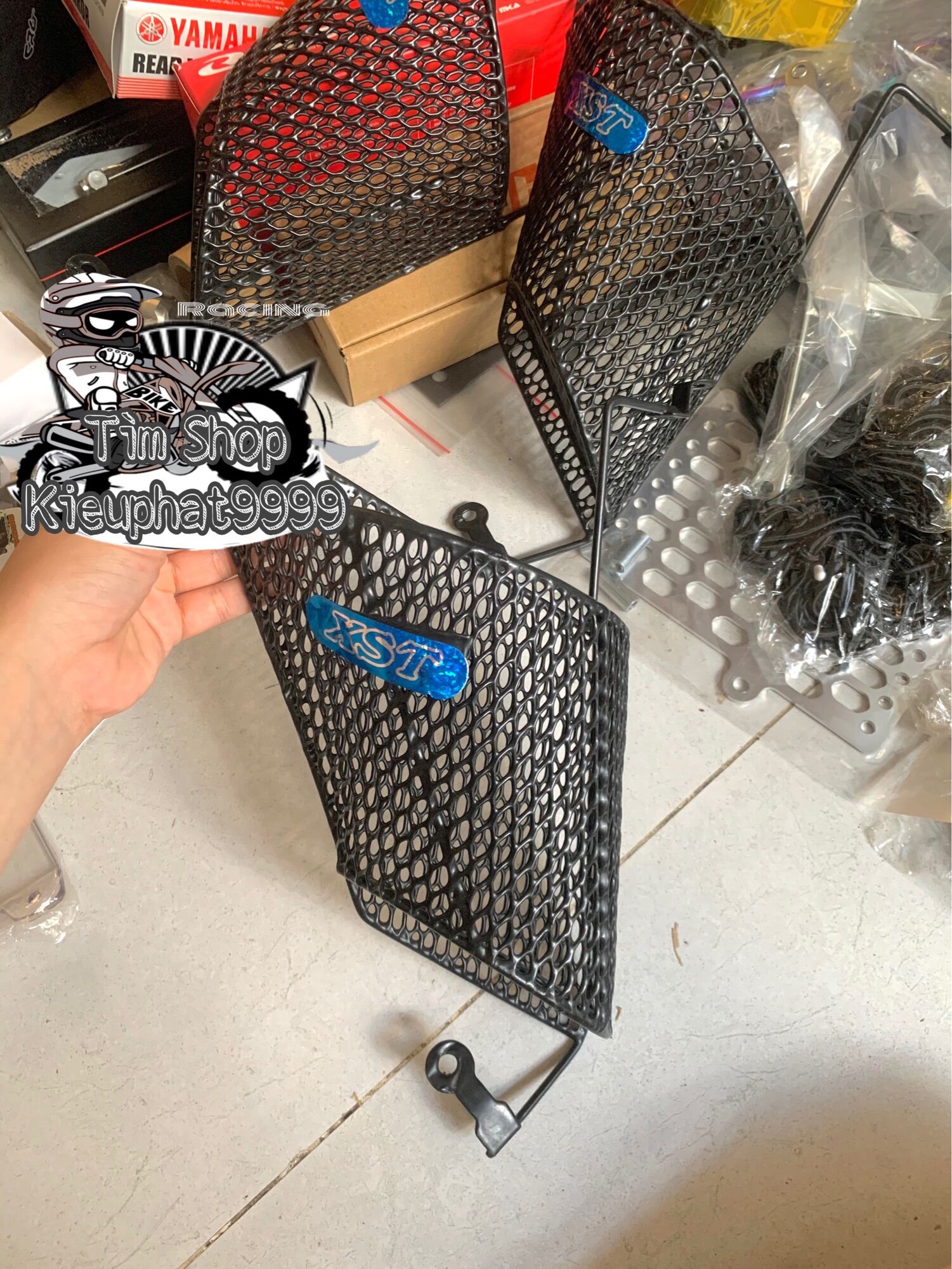 Rổ hông exciter 135 2011 2014 bên trái kiểu ly