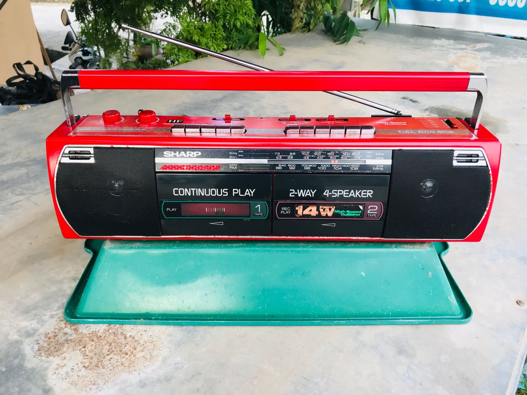 Đài Sharp wQ-267z màu đỏ