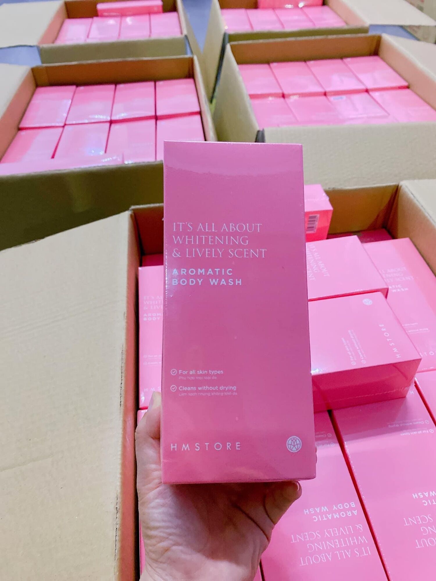 SỮA TẮM TRẮNG DA HM STORE MẪU MỚI 2023