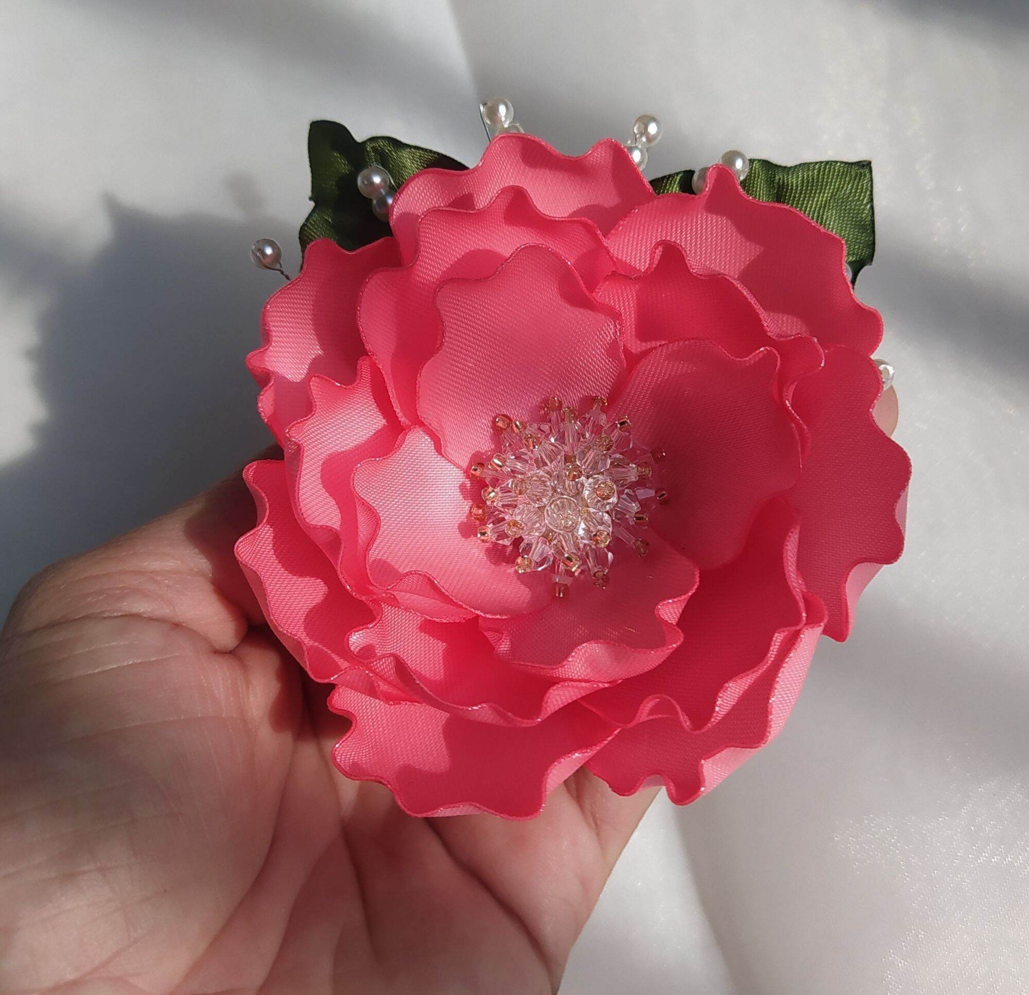 Hoa cài áo handmade Canto màu hồng phối hạt