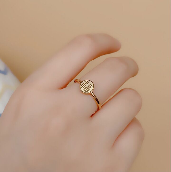 Nhẫn titan chữ Phúc không đen