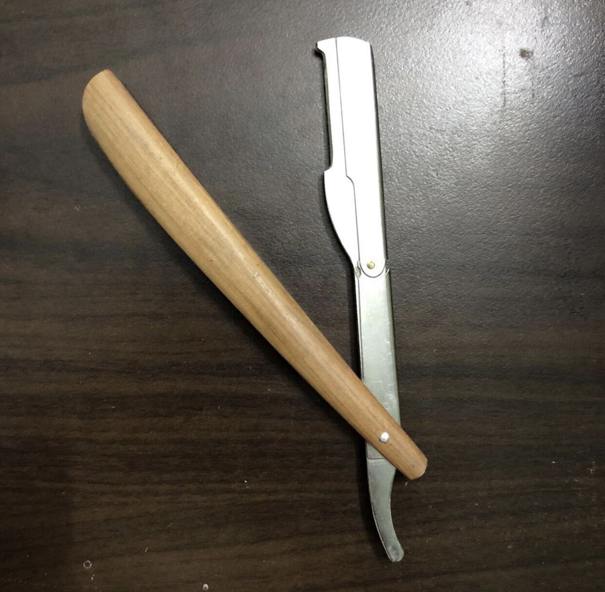 Dạo cạo râu cán gỗ