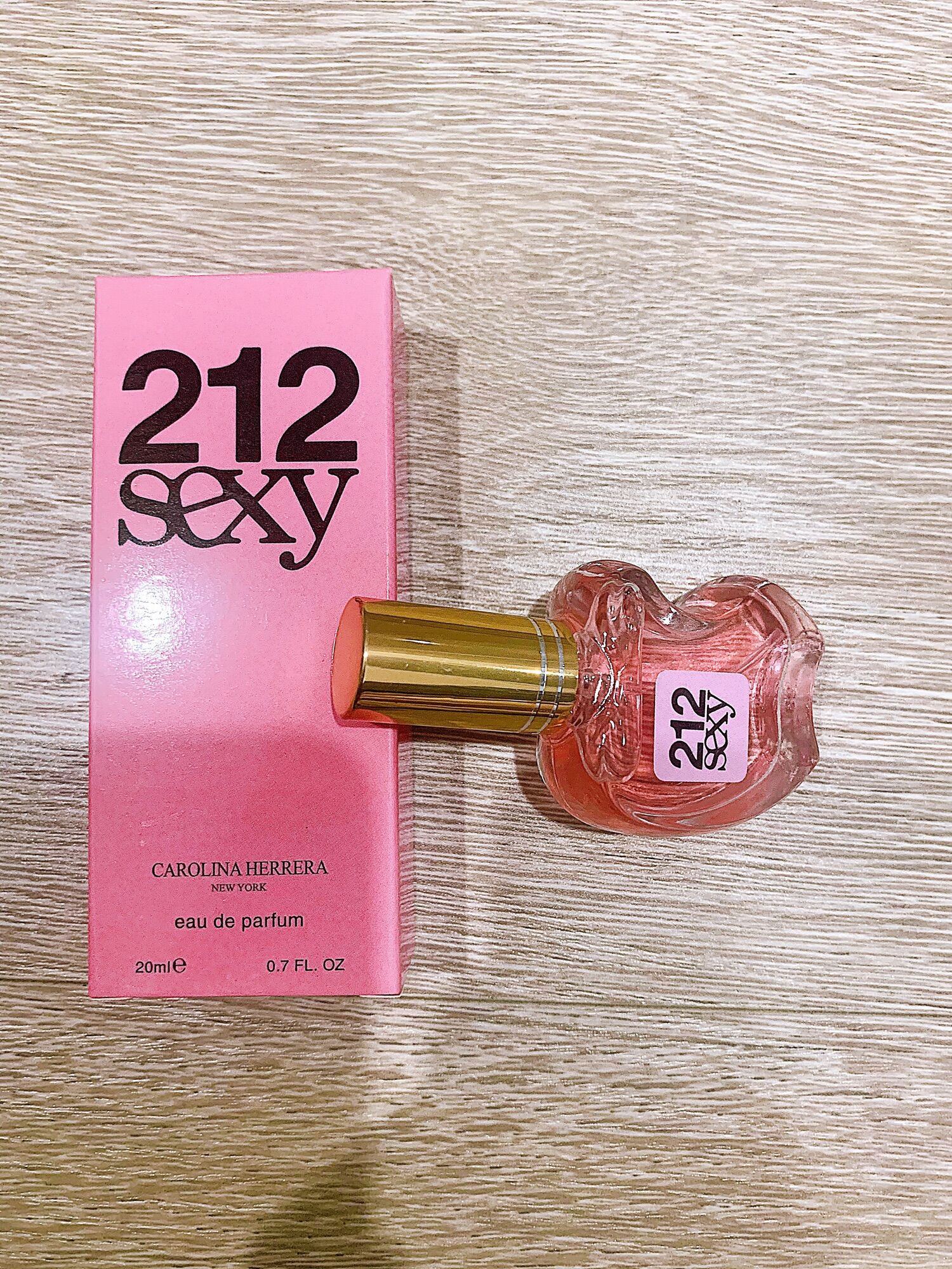 Nước Hoa Mini 212 SEXY WOMEN 20ml ( mẫu táo )