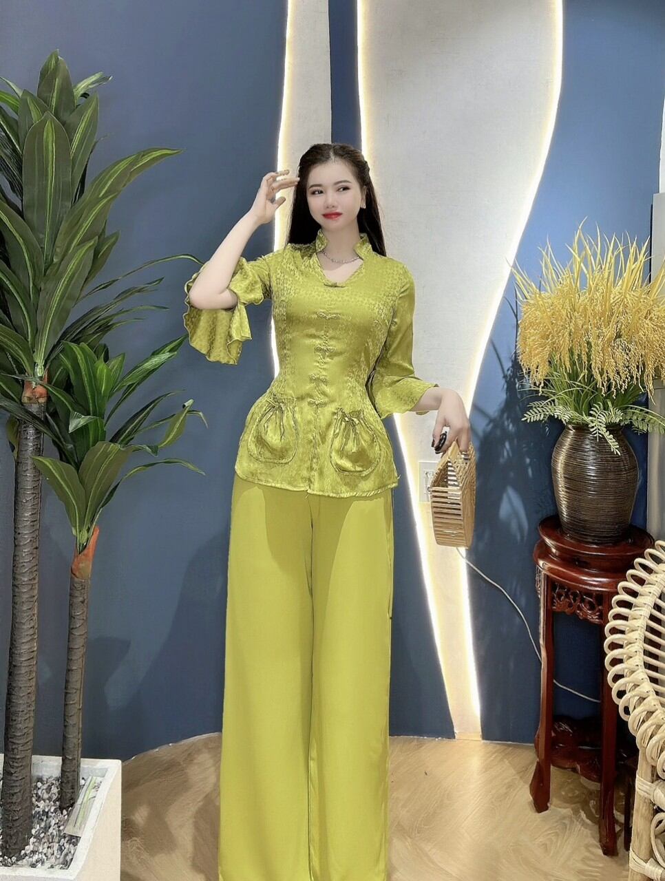 Bộ bà ba gấm cổ tim tay loe nút tàu