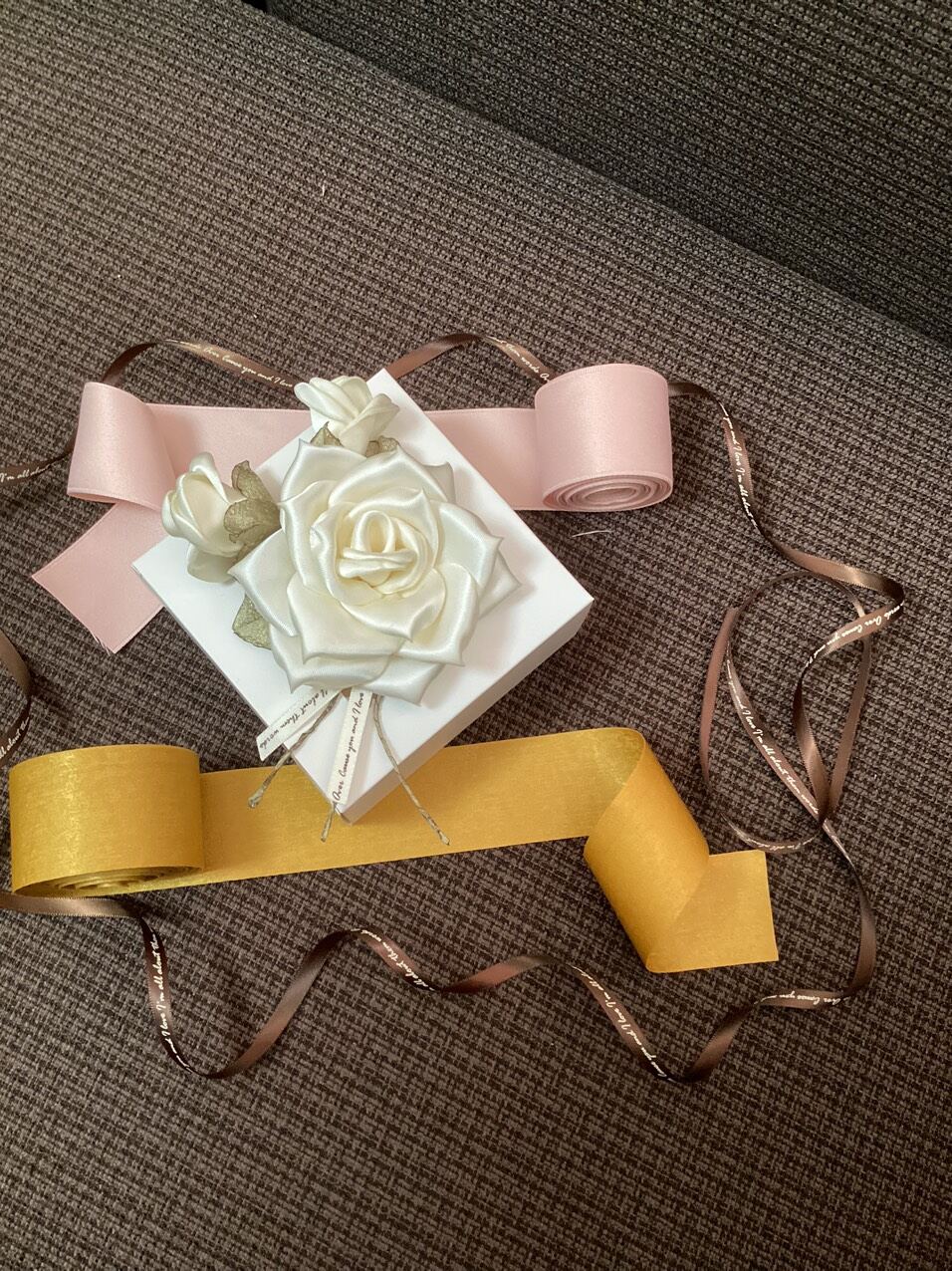 Chùm hoa hồng cài áo handmade