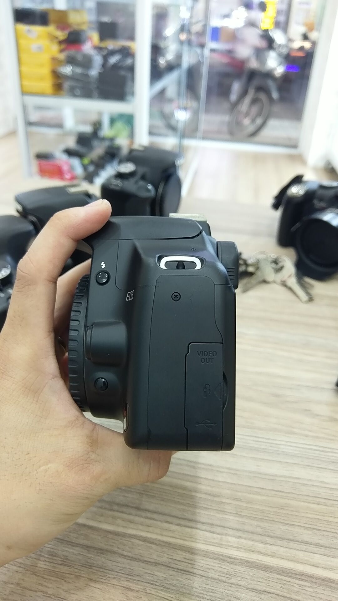 Canon 450D 99% tặng 1 lens ngẫu nhiên ( 18 55 , 35 80 , 35 70 , 28 80...
