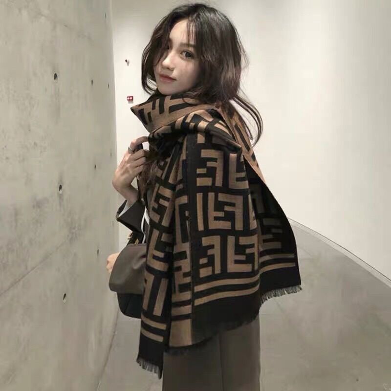 Khăn dạ Fendi