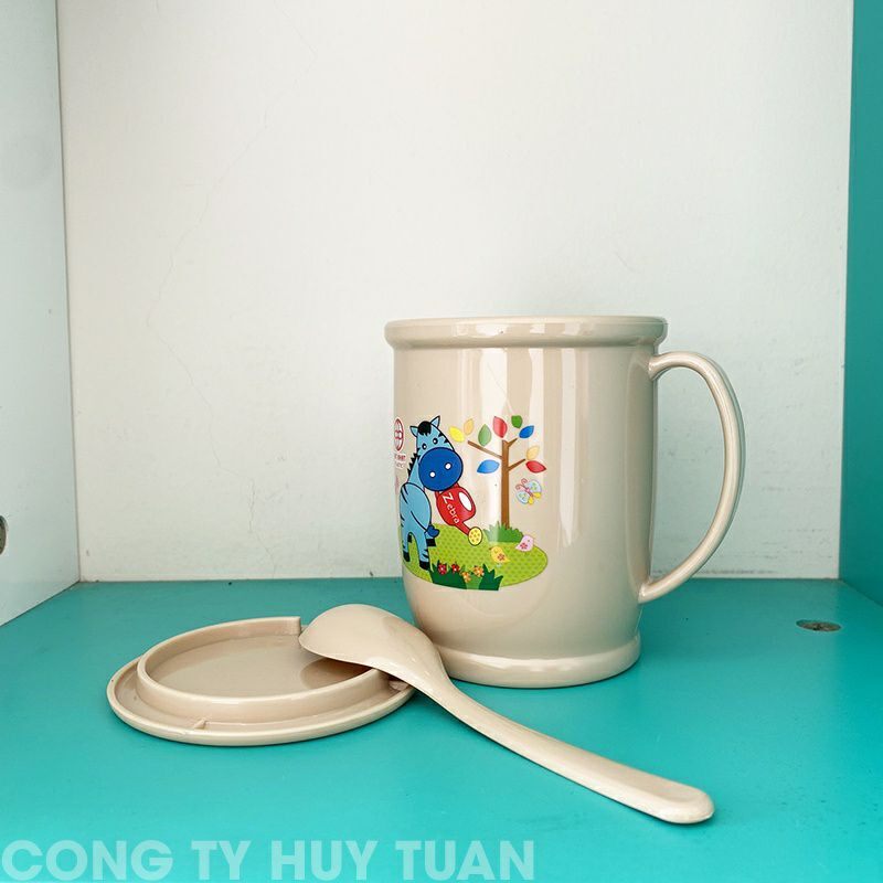 Cốc uống nước có nắp kèm thìa/việt nhật