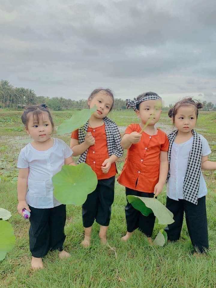 Bộ bà ba cho bé tặng kèm khăn rằn