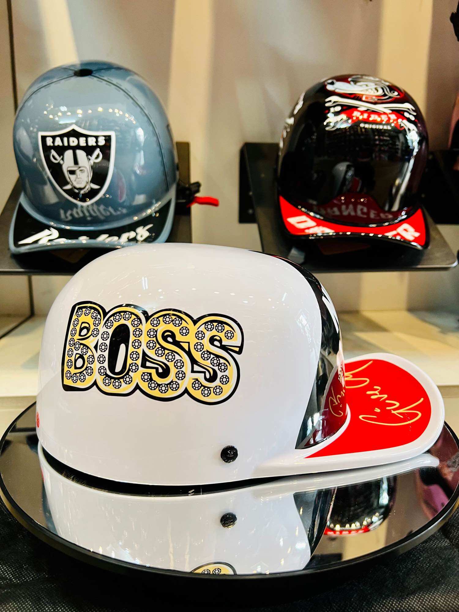 Mũ bảo hiểm lưỡi chai snapback