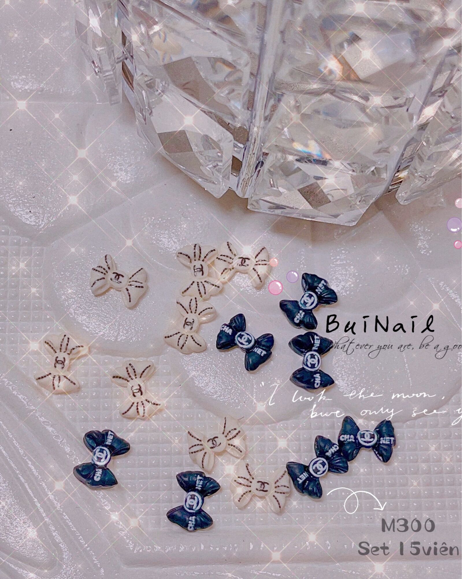 SALE CHARM NƠ TRẮNG ĐEN 2 MÀU M300