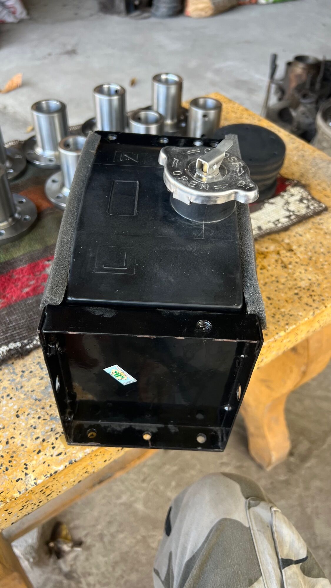 Két nước D8 nhôm