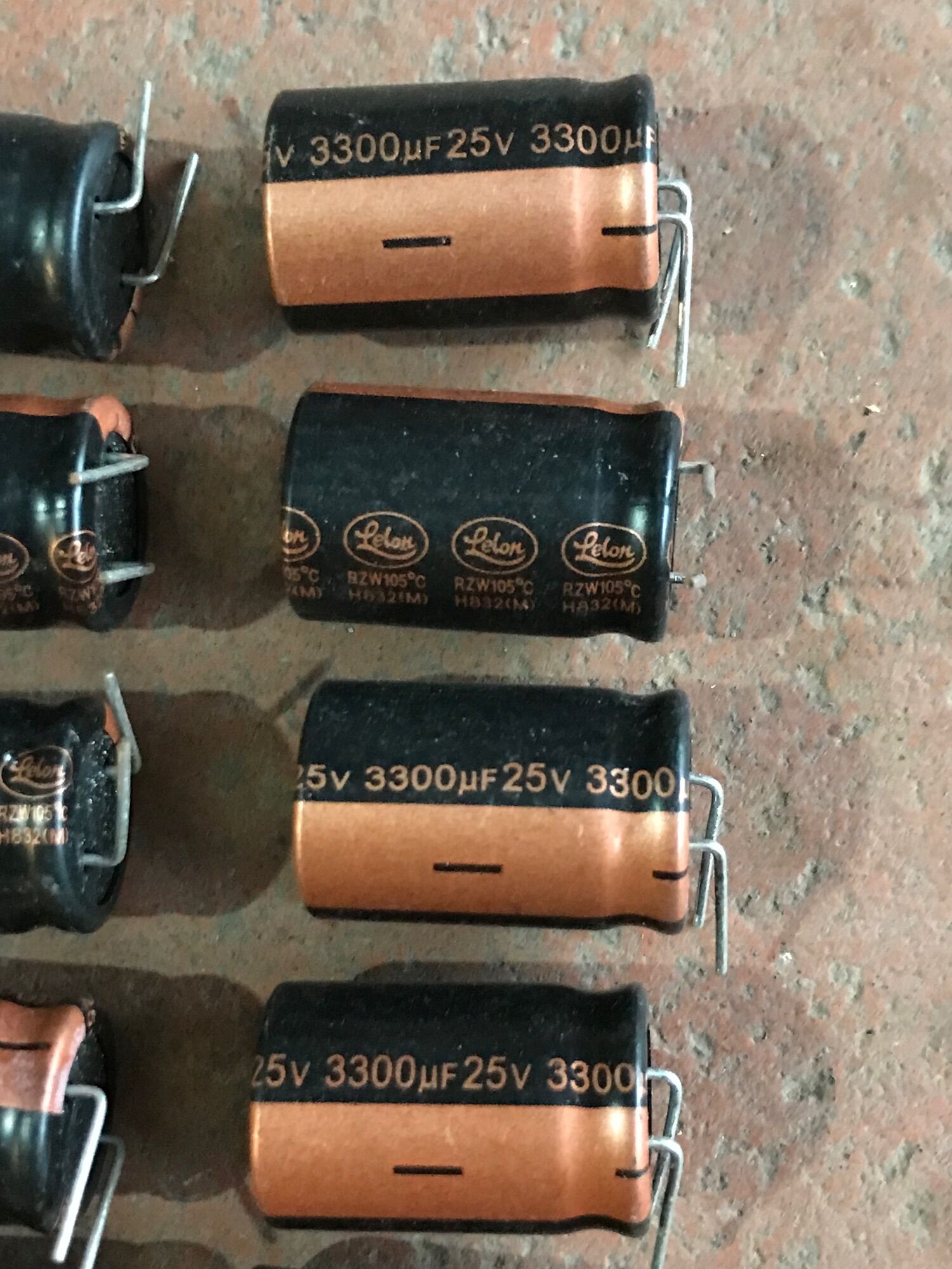 10 c Tụ hoá 3300 uf. 25 v ( combo 10 c )