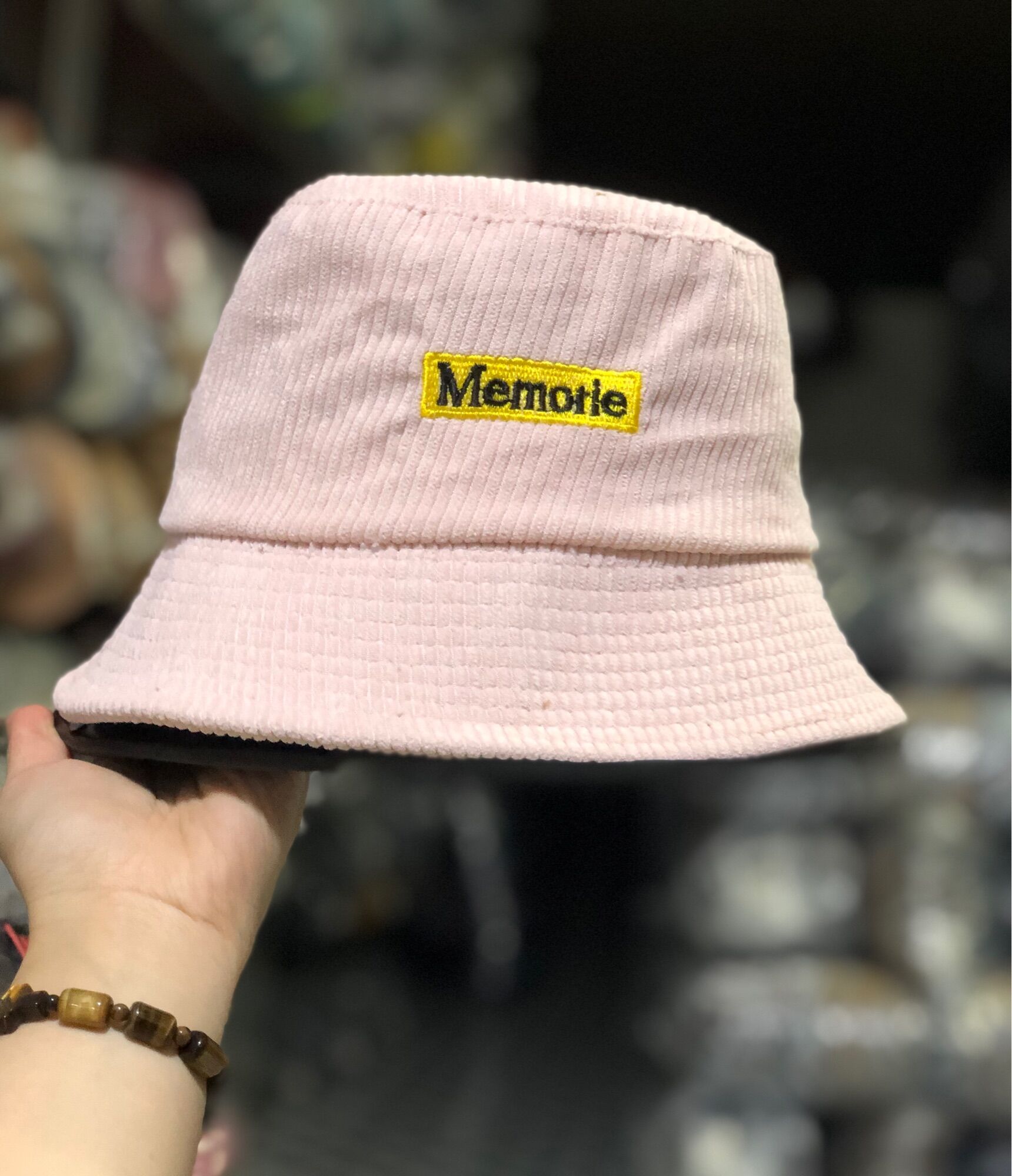Nón bucket nhung thêu logo chữ MEMORY