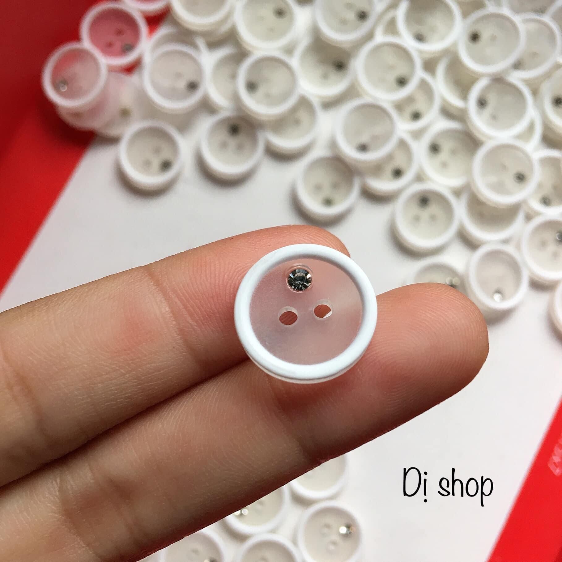 Sét 10 nút sơ mi viền trắng đính đá size 1.3cm và 1.5cm