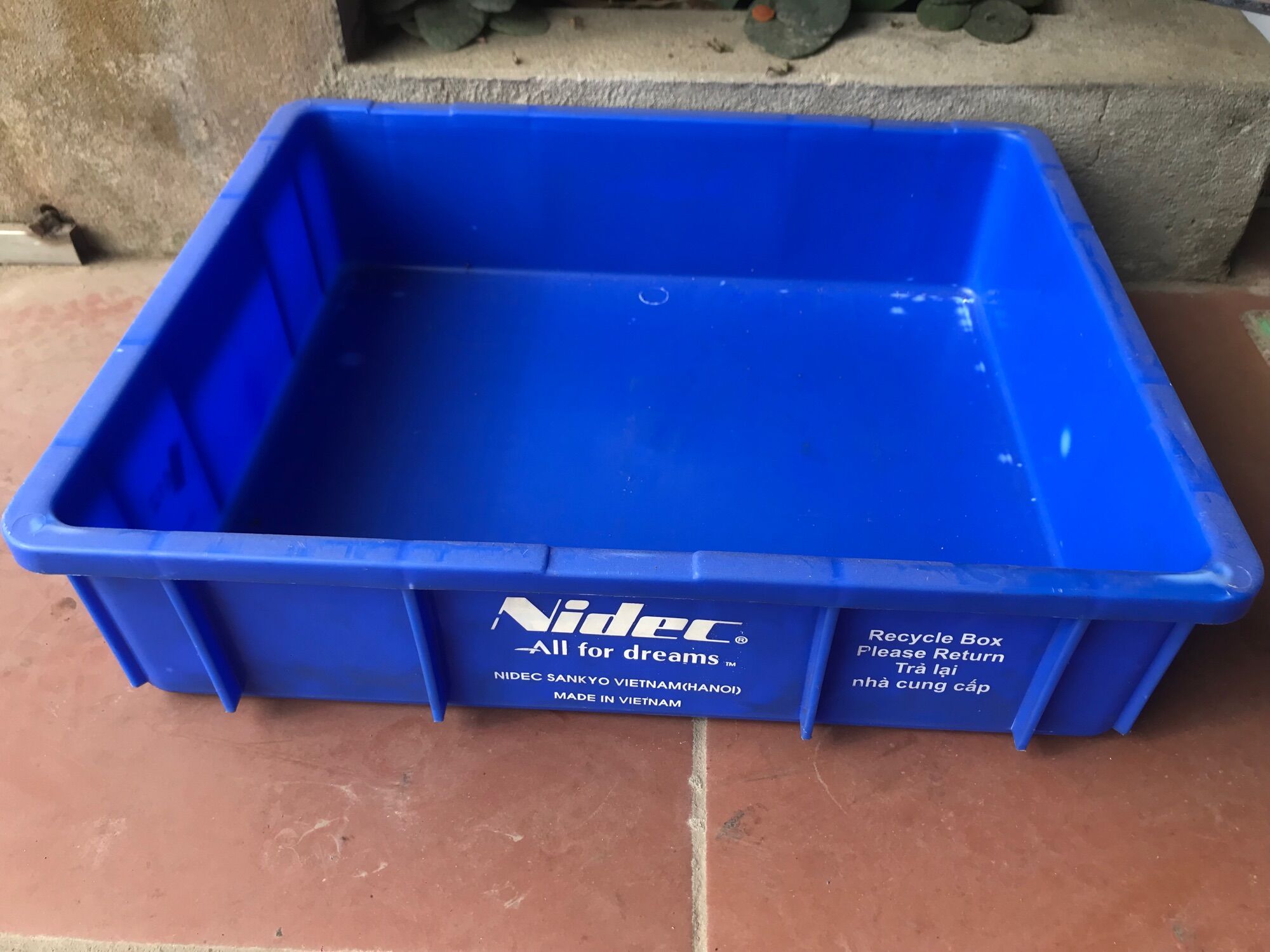 Thùng nhựa đựng đồ NIDEC của cty thanh lý