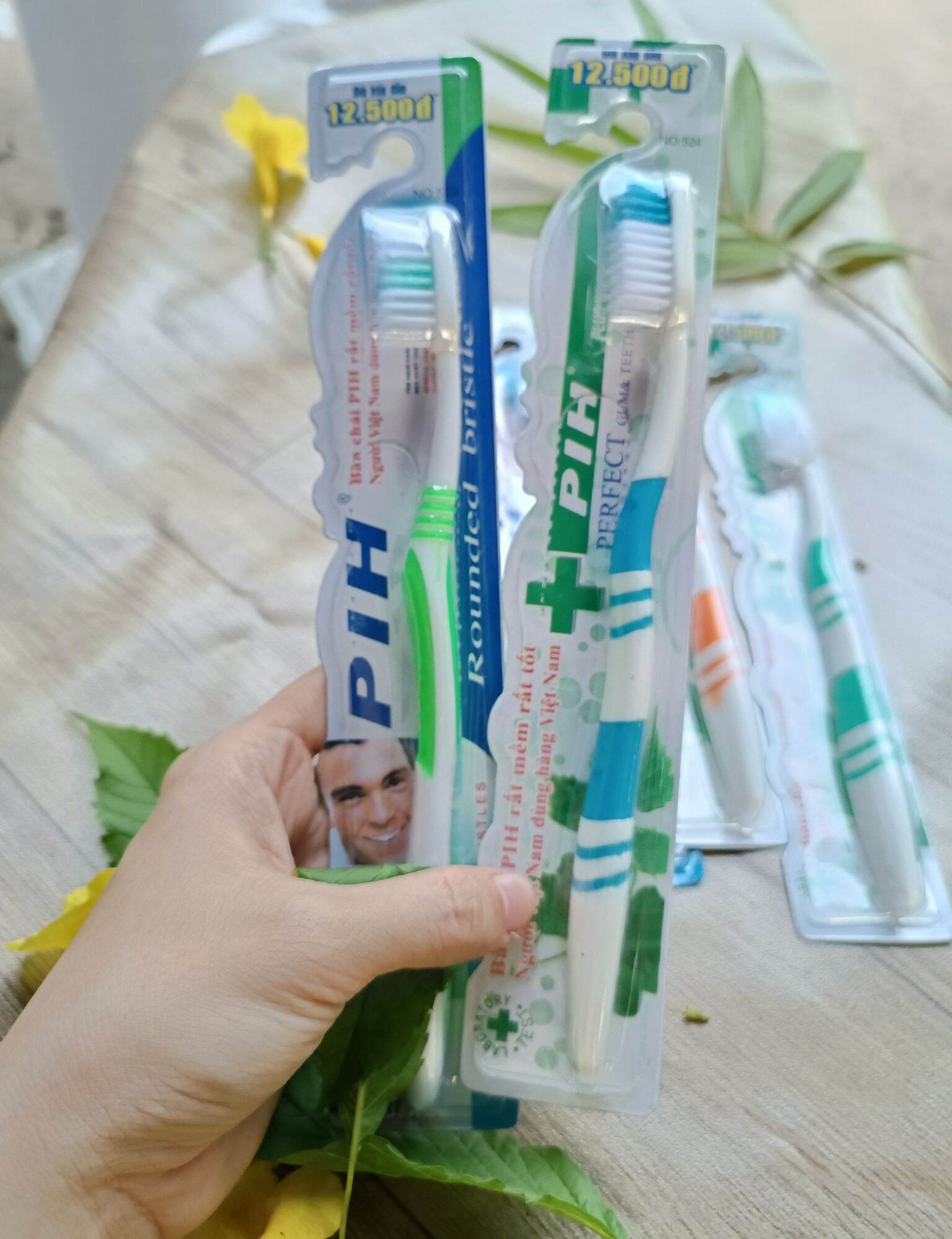 Bàn chải đánh răng PIH 1 cây