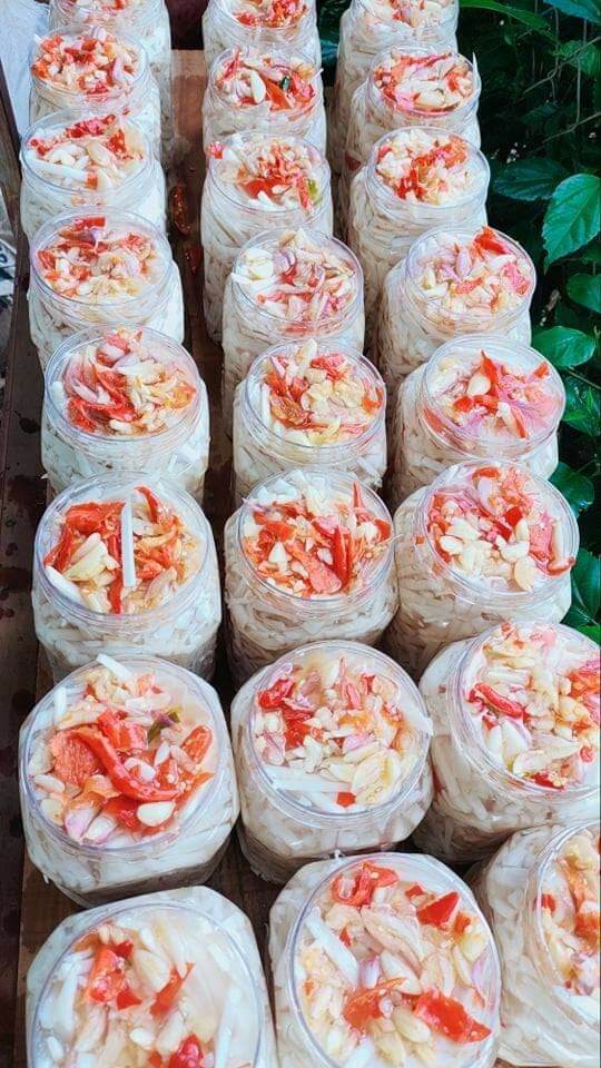 Măng muối chua tỏi ớt ( 1.3kg măng chưa kể nước)