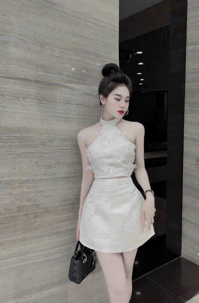 Set bộ 2 món chân váy kèm áo cổ yếm kiểu Croptop
