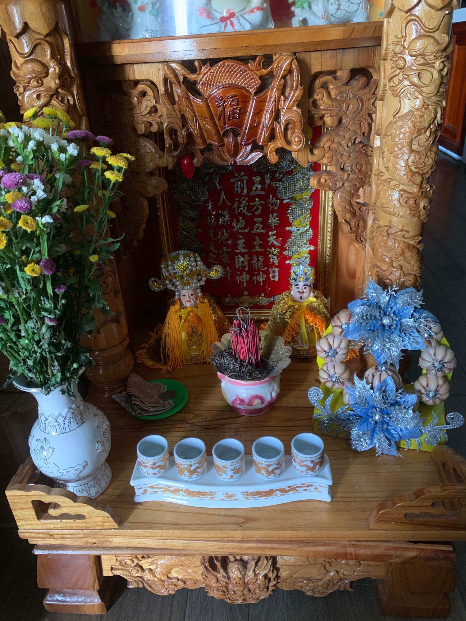 Tháp tỏi chưng thần tài, thổ địa