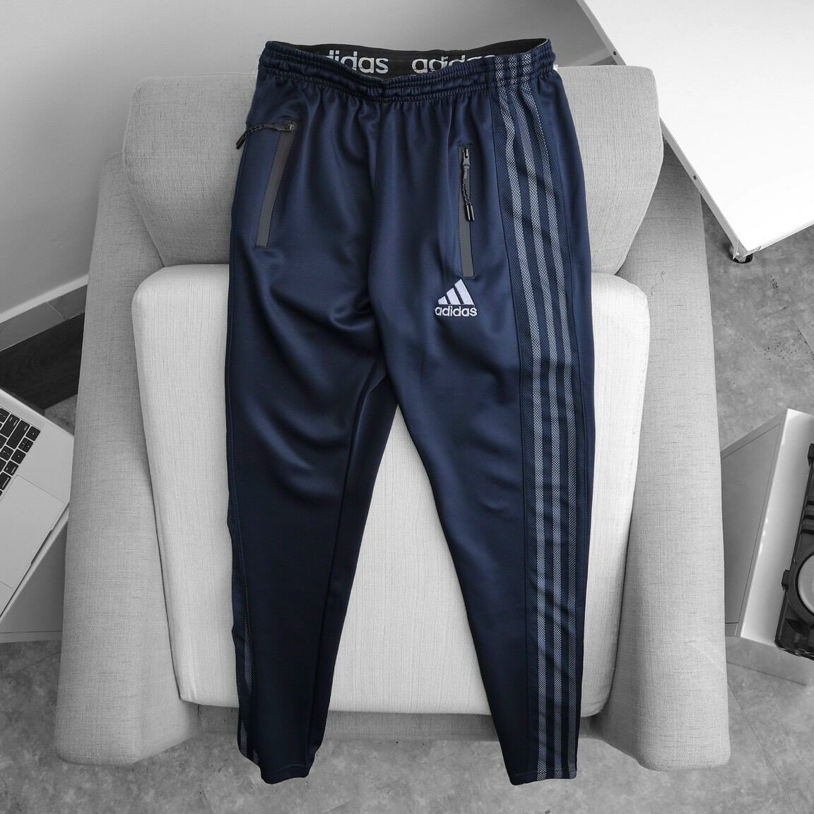 Quần Jogger Adidas chất Polyester dày dặn chất đẹp chuẩn VNXK