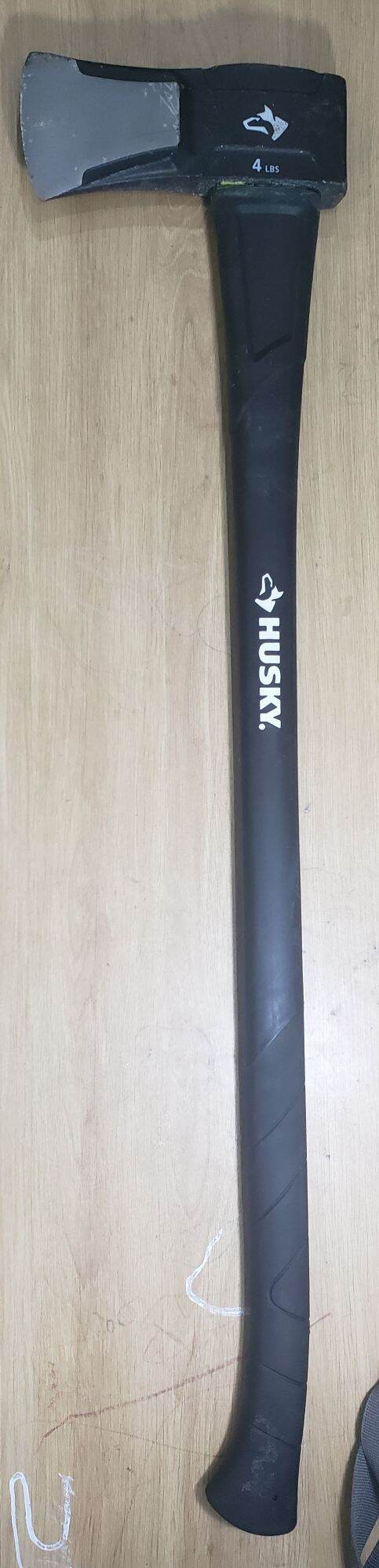 Rìu Husky và Dewalt