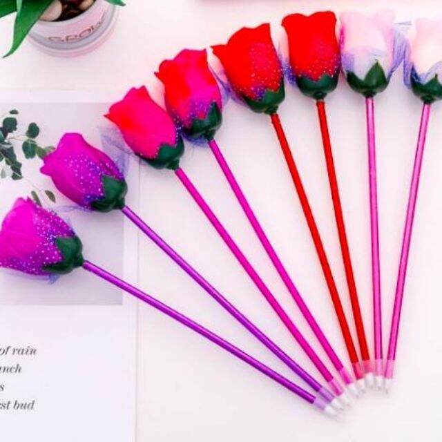 Bút bi hoa hổng mực xanh