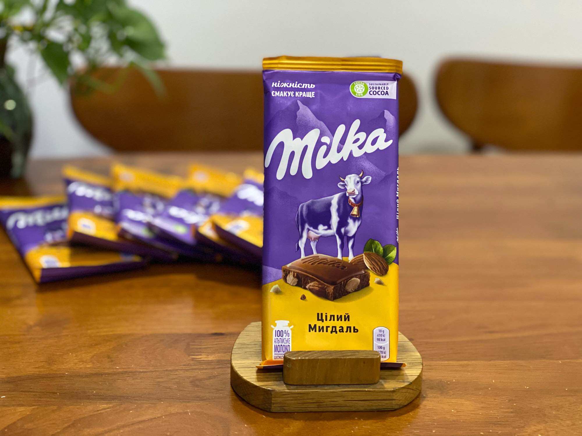 Socola Milka Whole Almond 90g