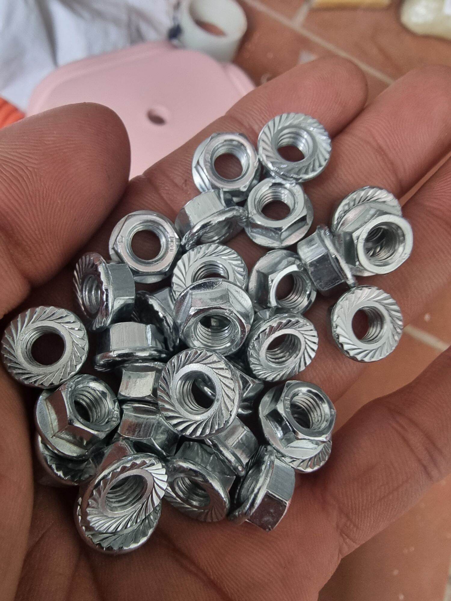 50 ê cu liền long đen M8
