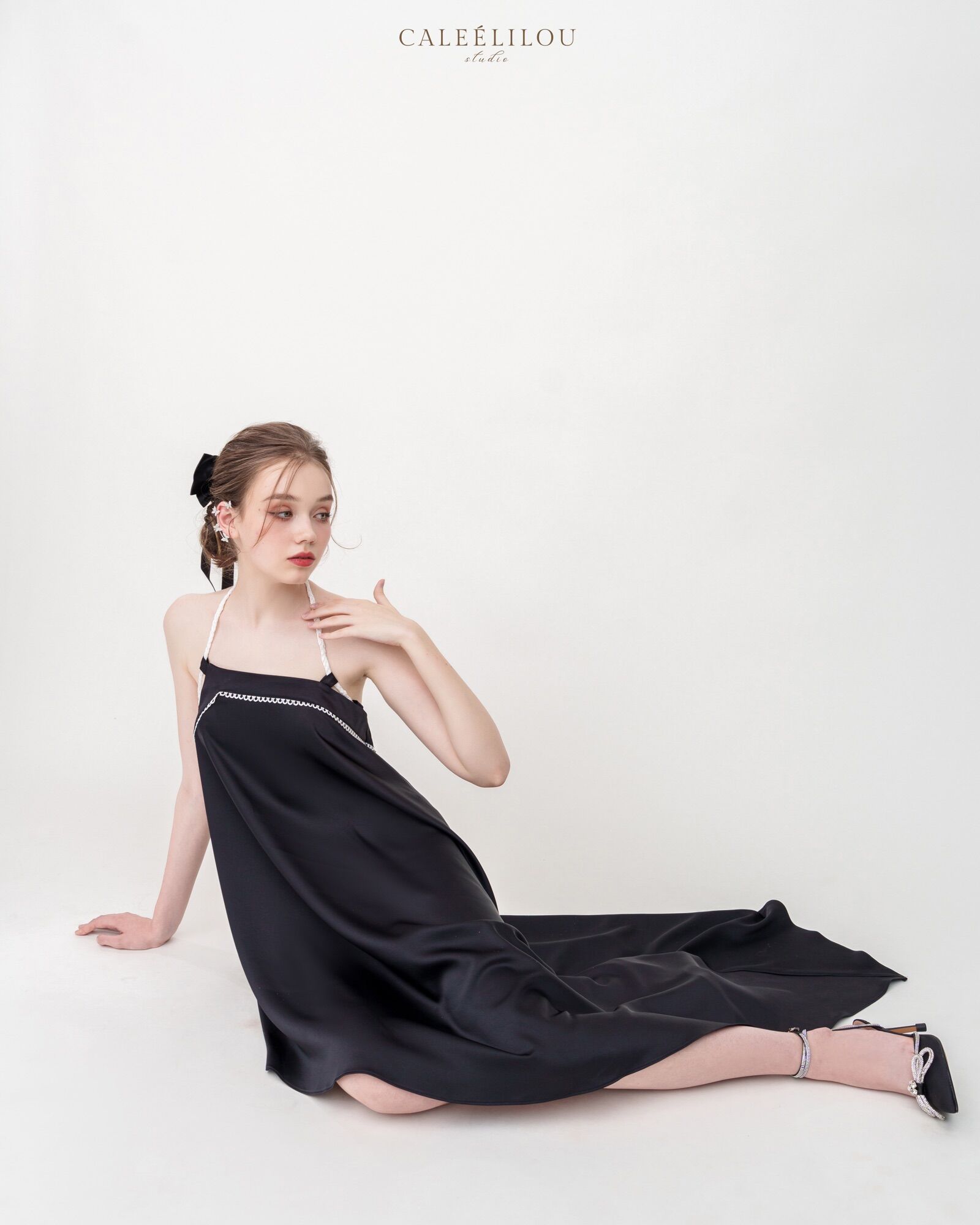 Caleelilou - Đầm suông lụa Manon viền ren