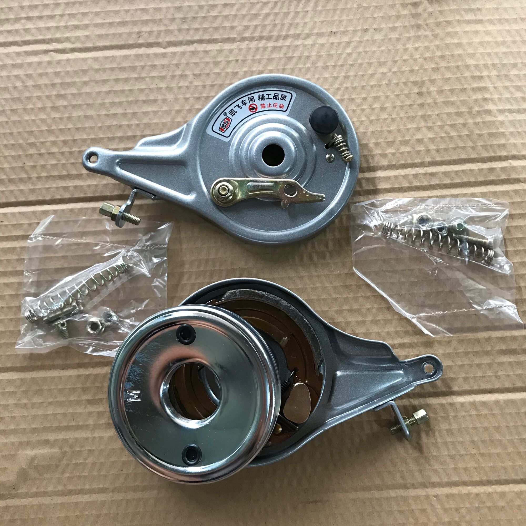 Bộ bát phanh sau xe đạp điện cả má phanh đủ bộ phi 90-100